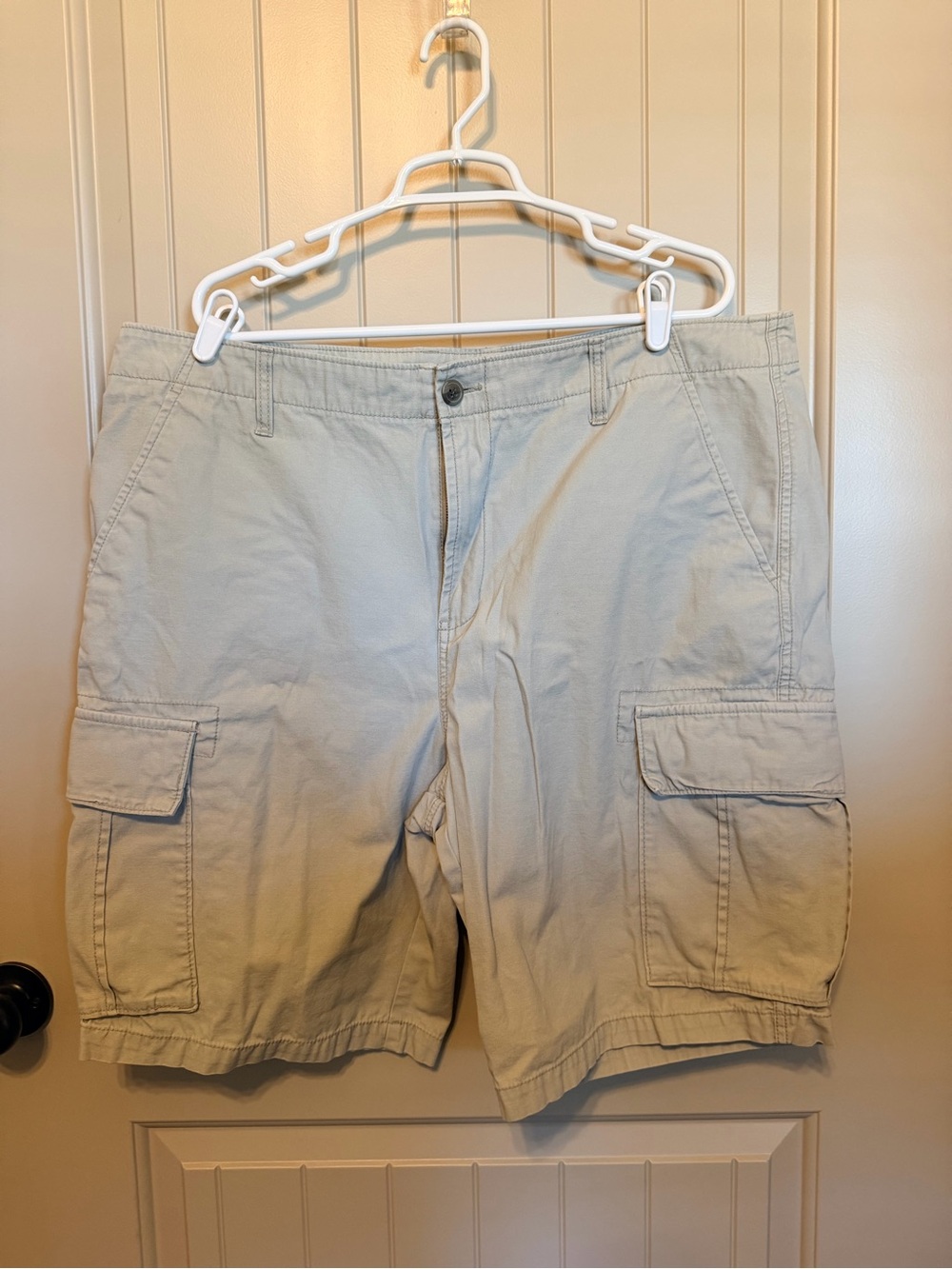 Old Navy Men's Light Khaki Cargo Shorts